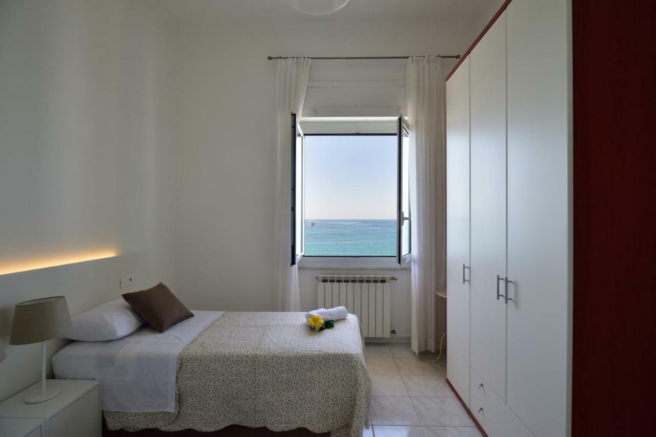Apartamento Il Faro Dei Poeti Lerici Exterior foto