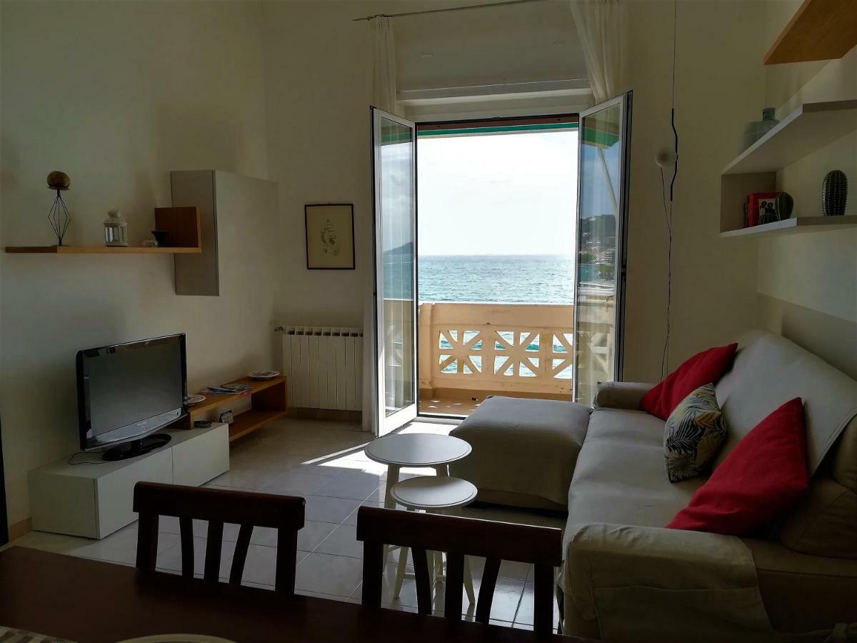 Apartamento Il Faro Dei Poeti Lerici Exterior foto
