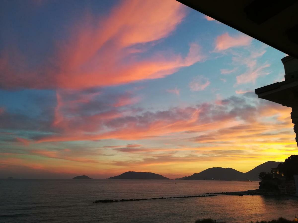 Apartamento Il Faro Dei Poeti Lerici Exterior foto
